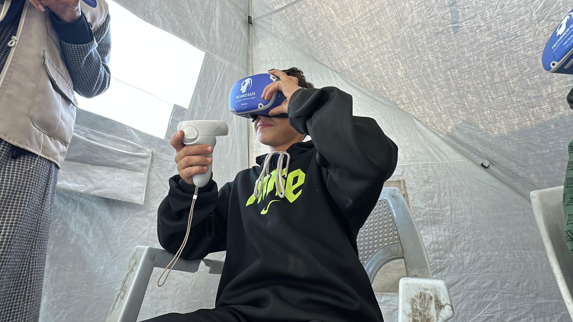 الواقع الافتراضي ينقل أطفال غزة بعيدا عن الحرب - سبوتنيك عربي, 1920, 31.12.2025