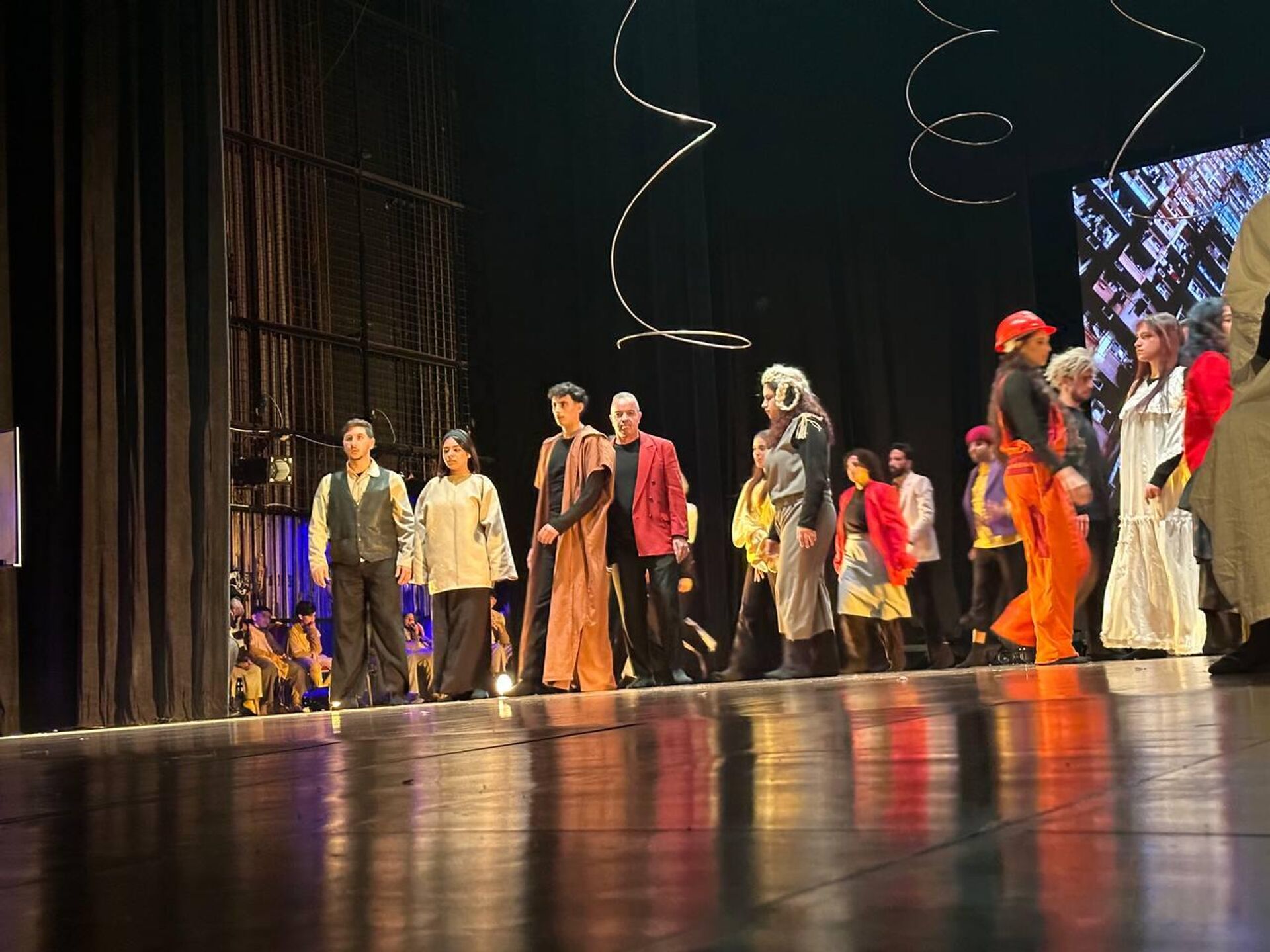 المخرج  أحمد رزاق لسبوتنيك:المسرح الجزائري يعاني نقص الميزانية والجمهور هو الحكم وليس النقاد - سبوتنيك عربي, 1920, 31.12.2025