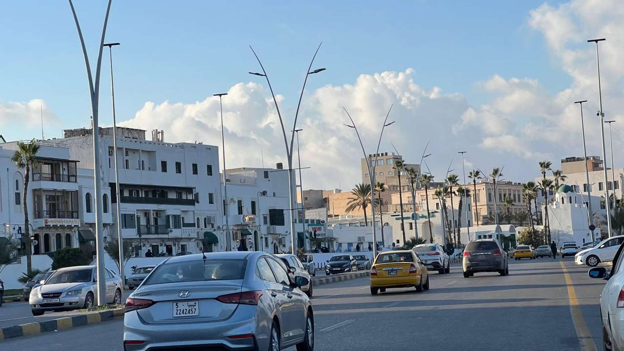 خبير اقتصادي ليبي: خلل خطير في توريد إيرادات النفط