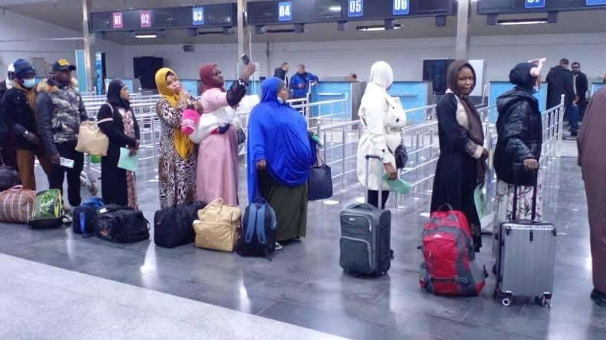 العراق يعلن استكمال إجراءات إعادة مئات العراقيين من ليبيا