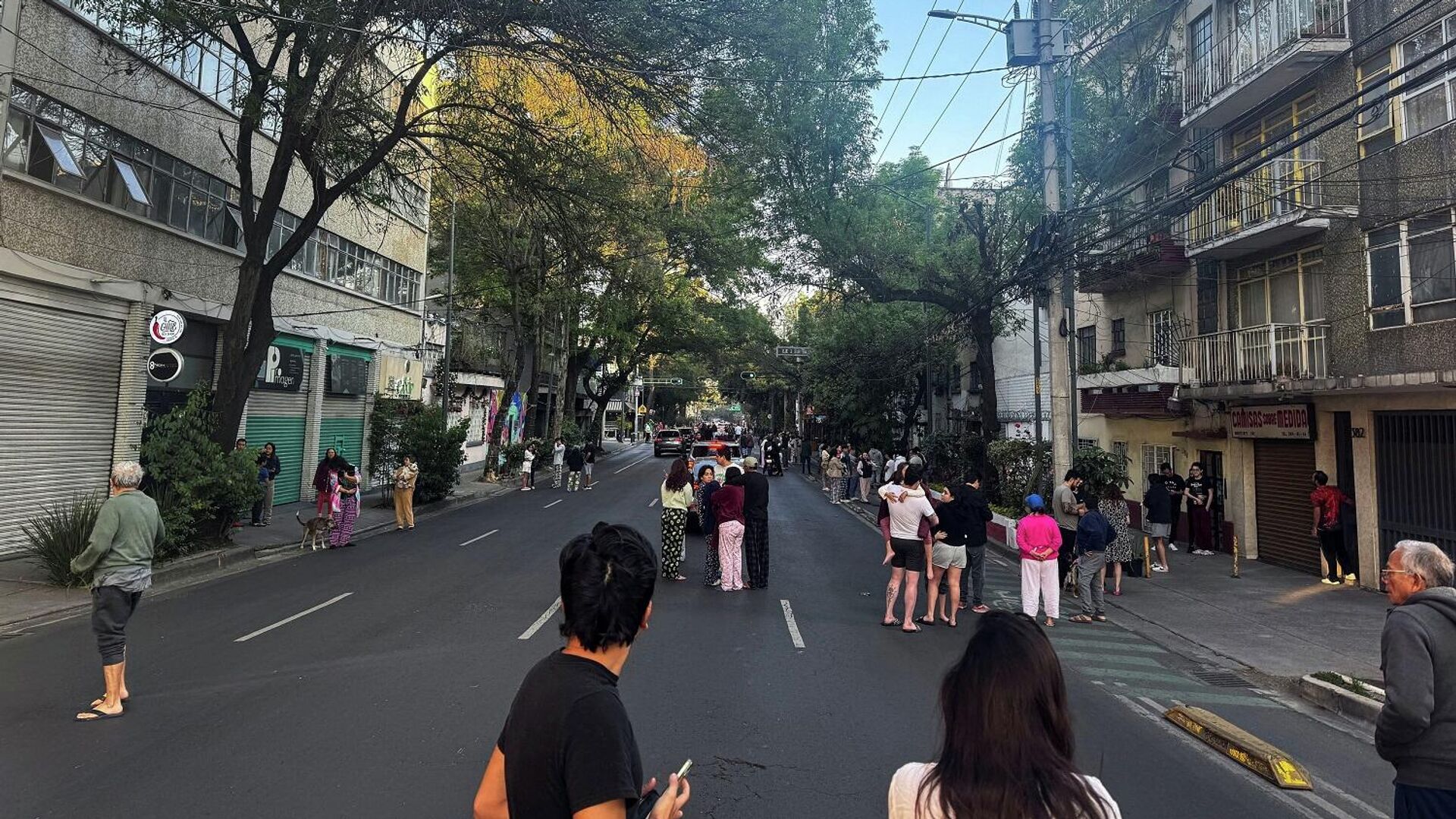 الناس ينتظرون في الشارع بعد إجلائهم عقب زلزال، في المكسيك، 2 يناير/ كانون الثاني 2026 الناس ينتظرون في الشارع بعد إجلائهم عقب زلزال، في المكسيك، 2 يناير/ كانون الثاني 2026 - سبوتنيك عربي, 1920, 02.01.2026