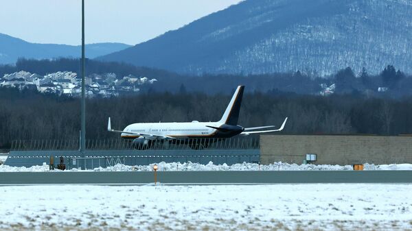 طائرة تقل الرئيس الفنزويلي المحتجز نيكولاس مادورو تهبط في قاعدة ستيوارت الجوية للحرس الوطني في نيوبورغ، نيويورك. - سبوتنيك عربي