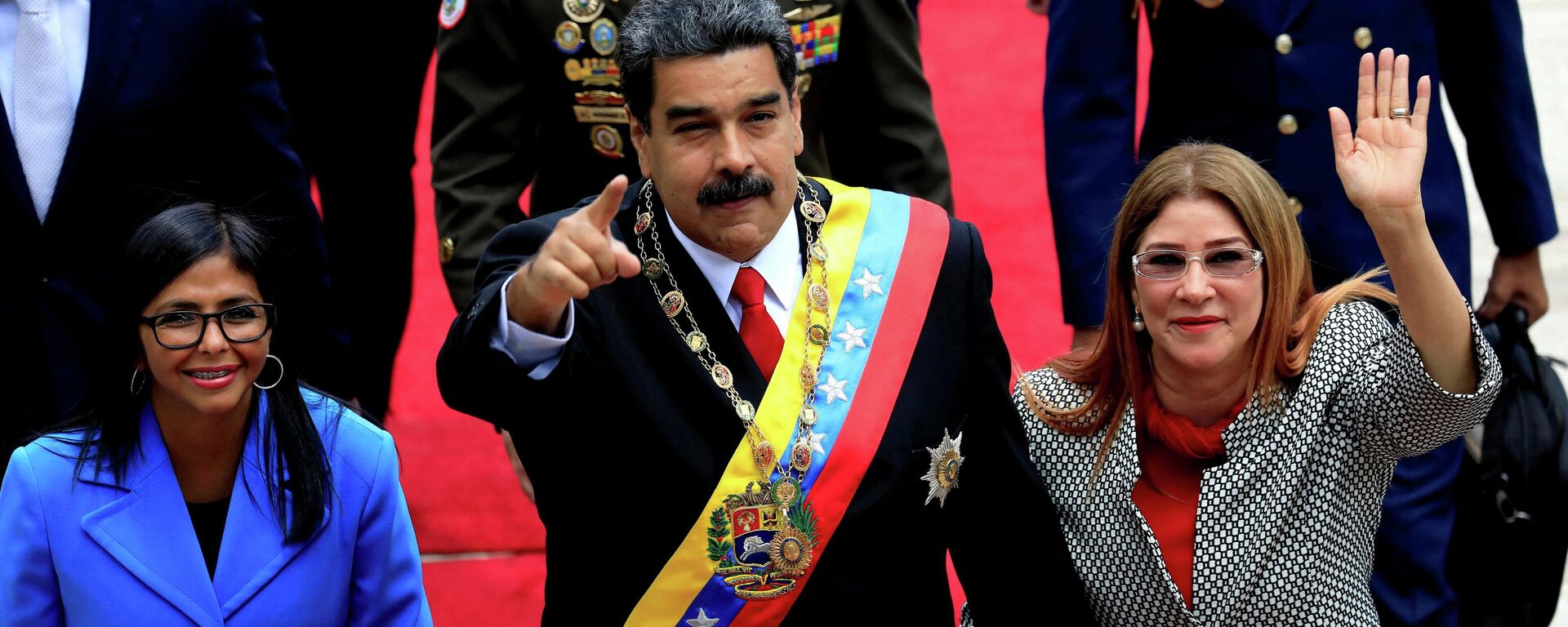 نائبة الرئيس الفنزويلي ديلسي رودريغيز (يسار) مع نيكولاس مادورو وزوجته - سبوتنيك عربي, 1920, 04.01.2026