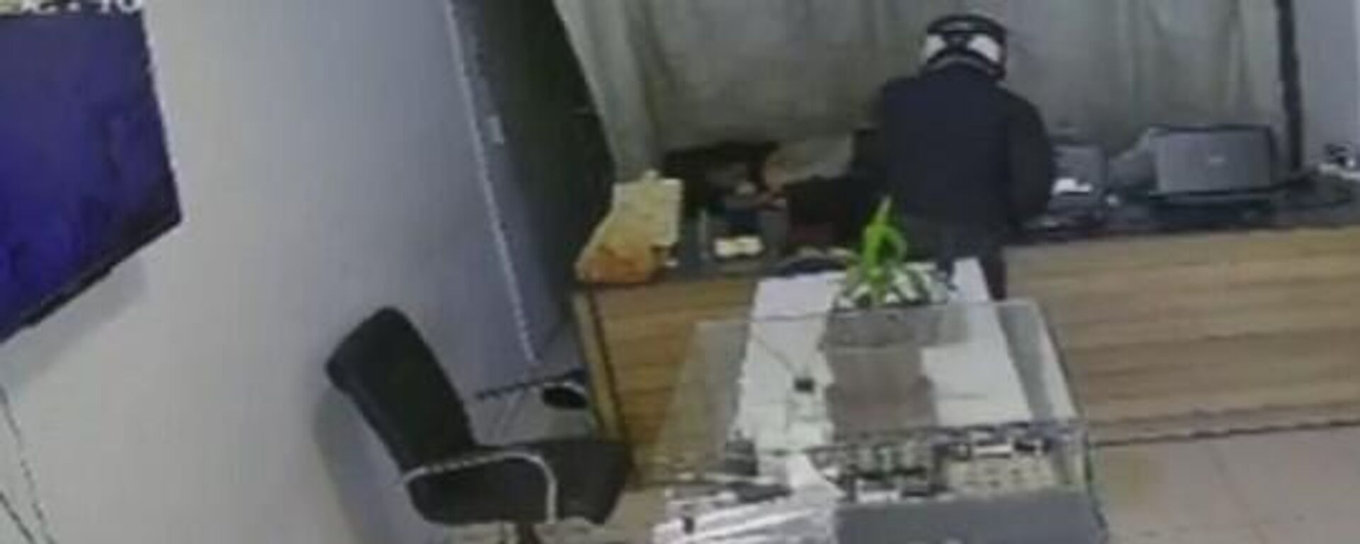 لصان يسرقان محل مجوهرات في تركيا - سبوتنيك عربي, 1920, 05.01.2026