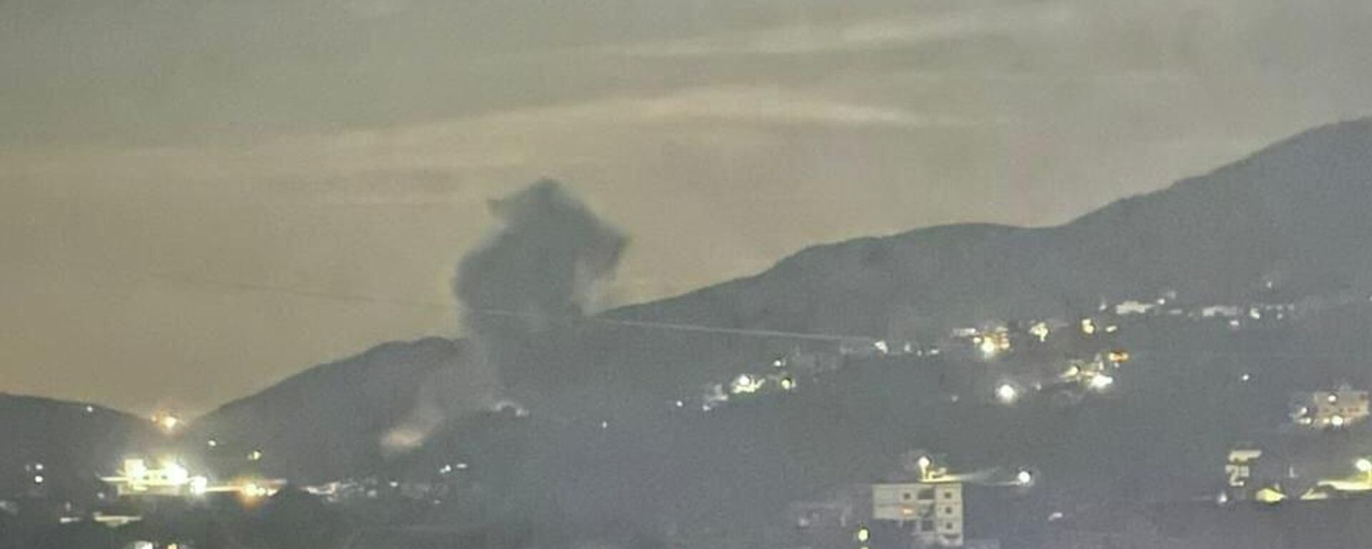 سلسلة من الغارات الإسرائيلية تستهدف مناطق وبلدات عدة جنوبي لبنان والبقاع الغربي - سبوتنيك عربي, 1920, 05.01.2026