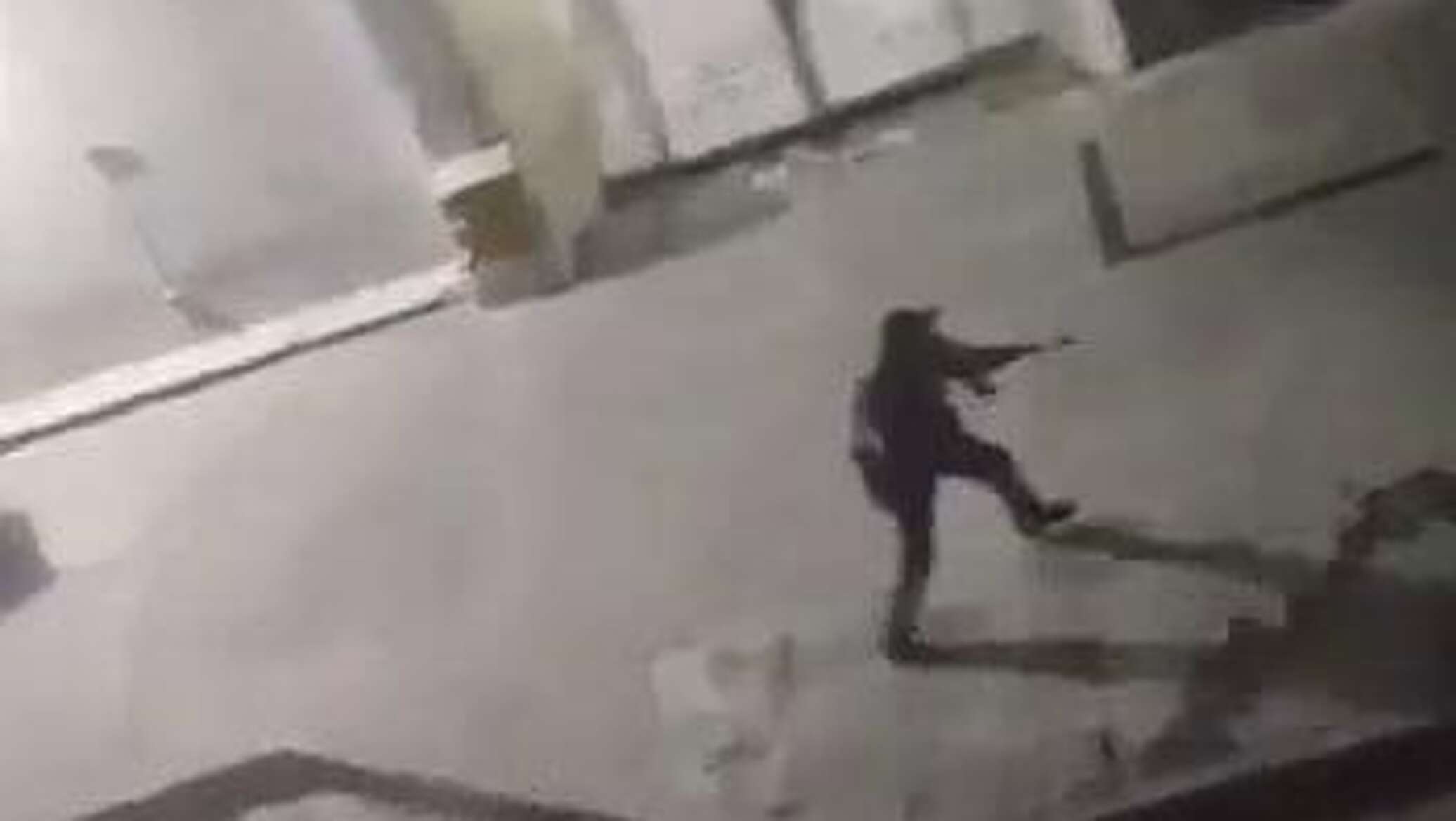 تقارير: سماع أصوات إطلاق نار قرب القصر الرئاسي في كراكاس.. فيديو