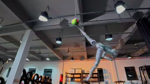 روبوت صيني بشري يتمتع بقدرات قتالية غير مسبوقة - سبوتنيك عربي