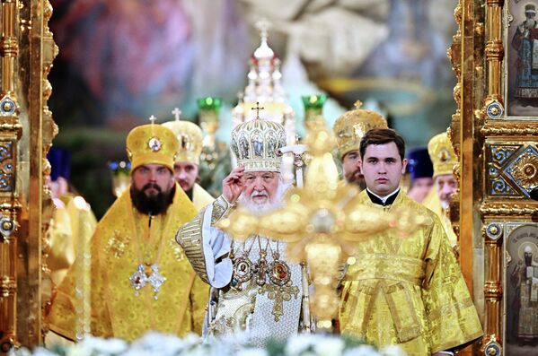 البطريرك كيريل، بطريرك موسكو وعموم روسيا، يقيم قداسا في كاتدرائية المسيح المخلص في موسكو بمناسبة عيد ميلاد المسيح - سبوتنيك عربي