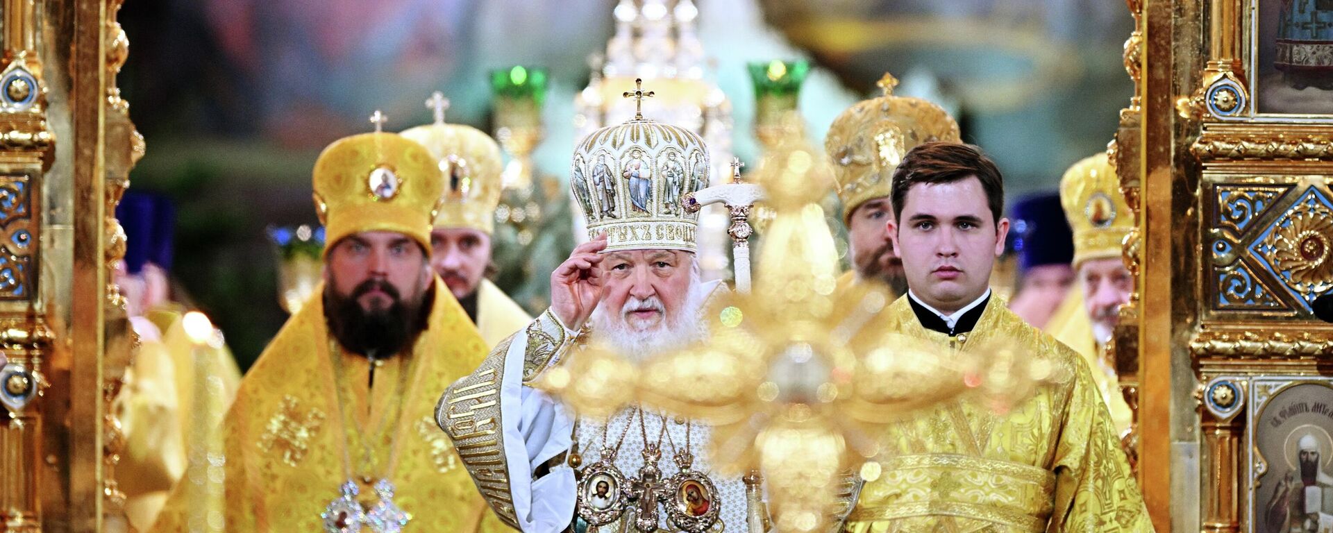 البطريرك كيريل، بطريرك موسكو وعموم روسيا، يقيم قداسا في كاتدرائية المسيح المخلص في موسكو بمناسبة عيد ميلاد المسيح - سبوتنيك عربي, 1920, 07.01.2026