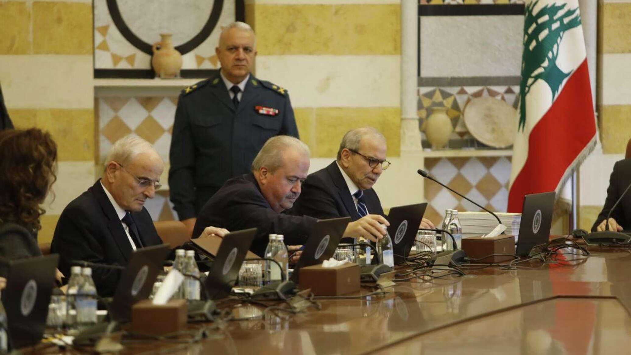 إعلام: السلطات اللبنانية "ليست على علم" بأي اتصالات محتملة مع إسرائيل