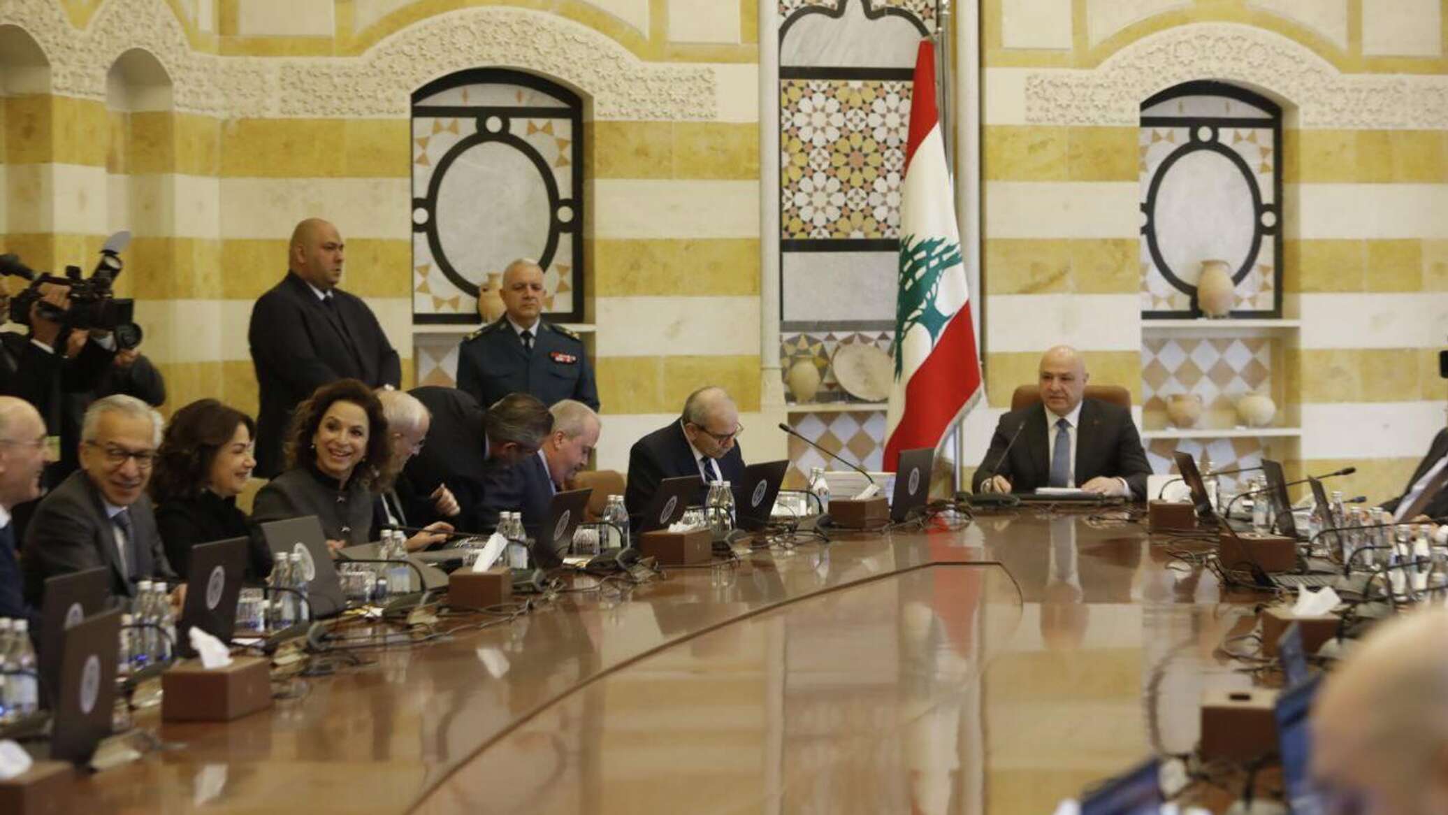 الحكومة اللبنانية تقر مهلة 4 إلى 8 أشهر للمرحلة الثانية من "حصر السلاح"