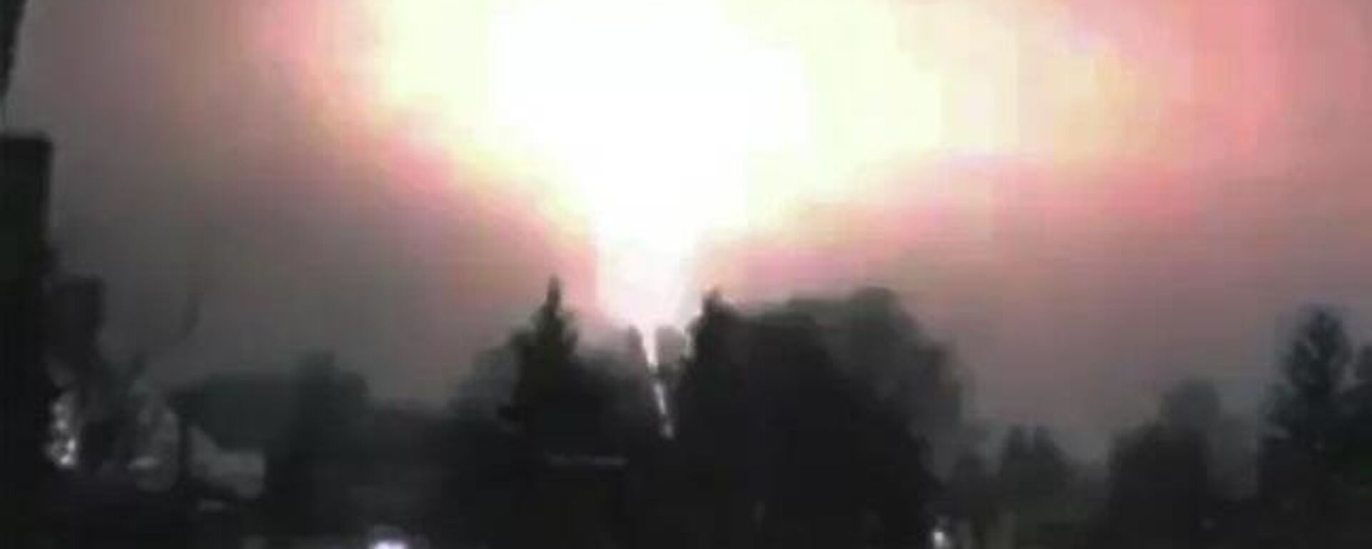 لحظة متداولة على منصات التواصل الاجتماعي لاستهداف صاروخ أورشنيك لمواقع عسكرية أوكرانية  - سبوتنيك عربي, 1920, 09.01.2026