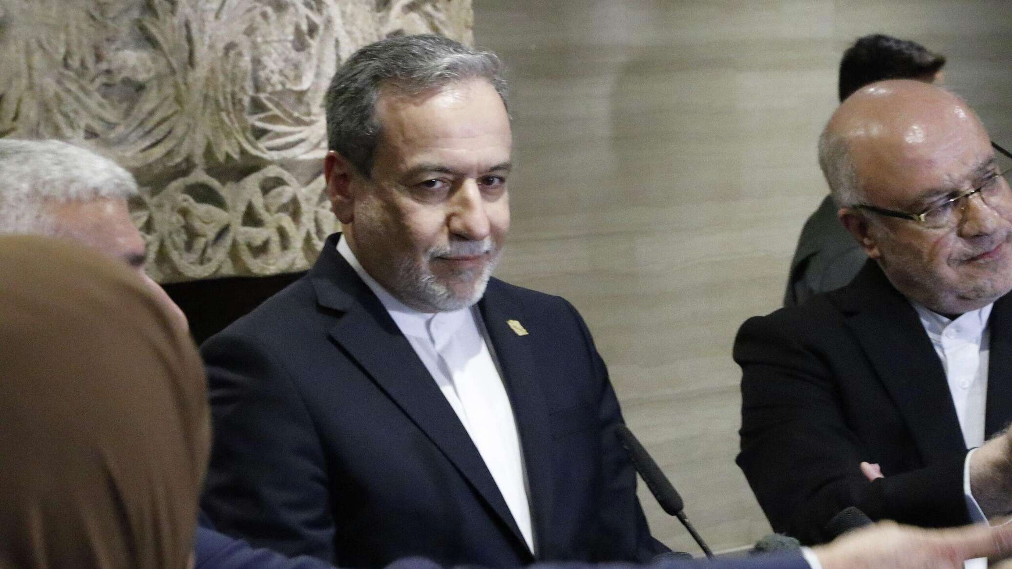 وزيرا خارجية العراق وإيران يؤكدان أهمية اعتماد النهج السلمي لتخفيف التوتر بالمنطقة