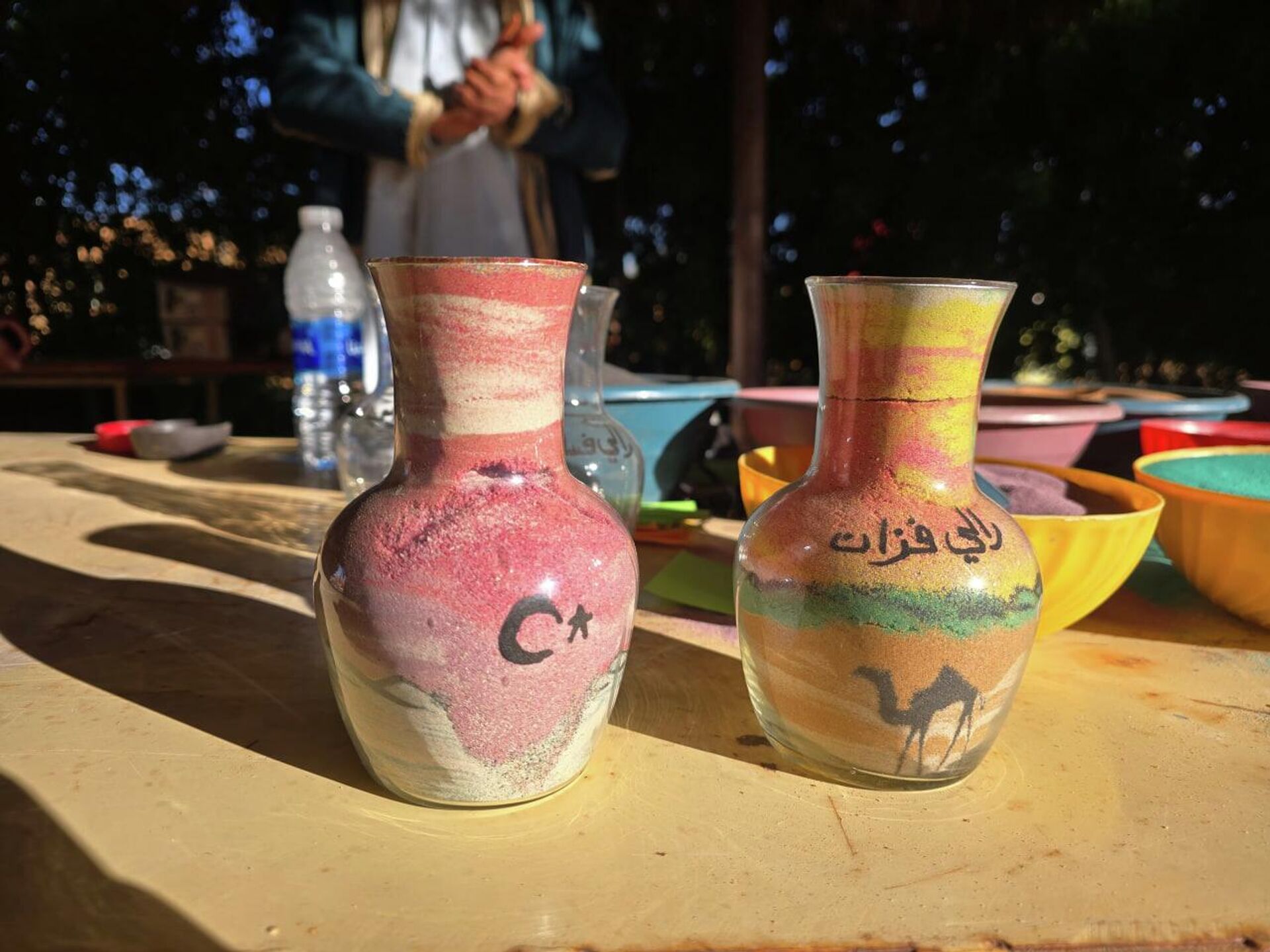 فن من الرمل في زمن الغياب السياحي.. مروان الترهوني يحفظ حرفة نادرة بين العقبة وليبيا - سبوتنيك عربي, 1920, 11.01.2026