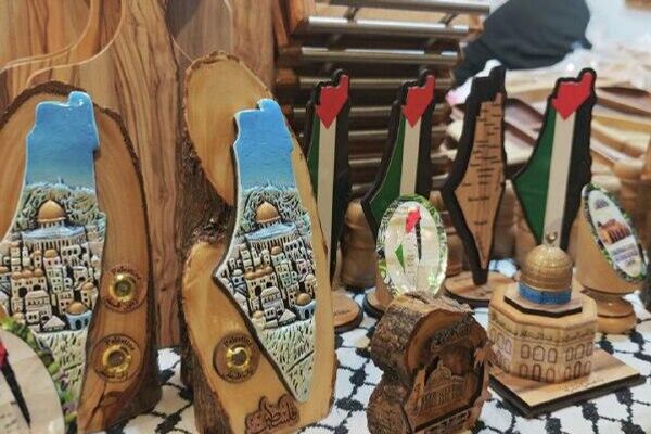 سبوتنيك ترصد إحدى أندر وأقدم الحرف اليدوية الفلسطينية ضمن فعاليات القرية العالمية في دبي - سبوتنيك عربي