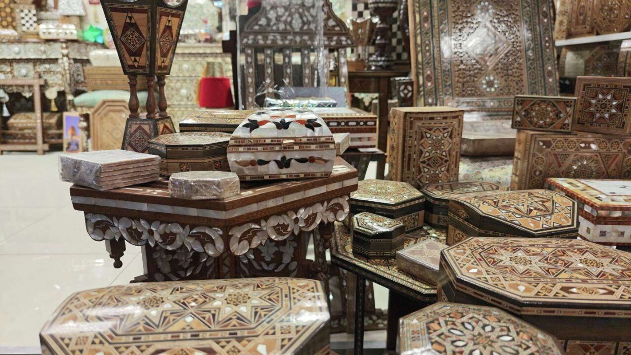 حكاية 100 عام من الإتقان… الصدف السوري يخطف الأنظار في "القرية العالمية" بدبي