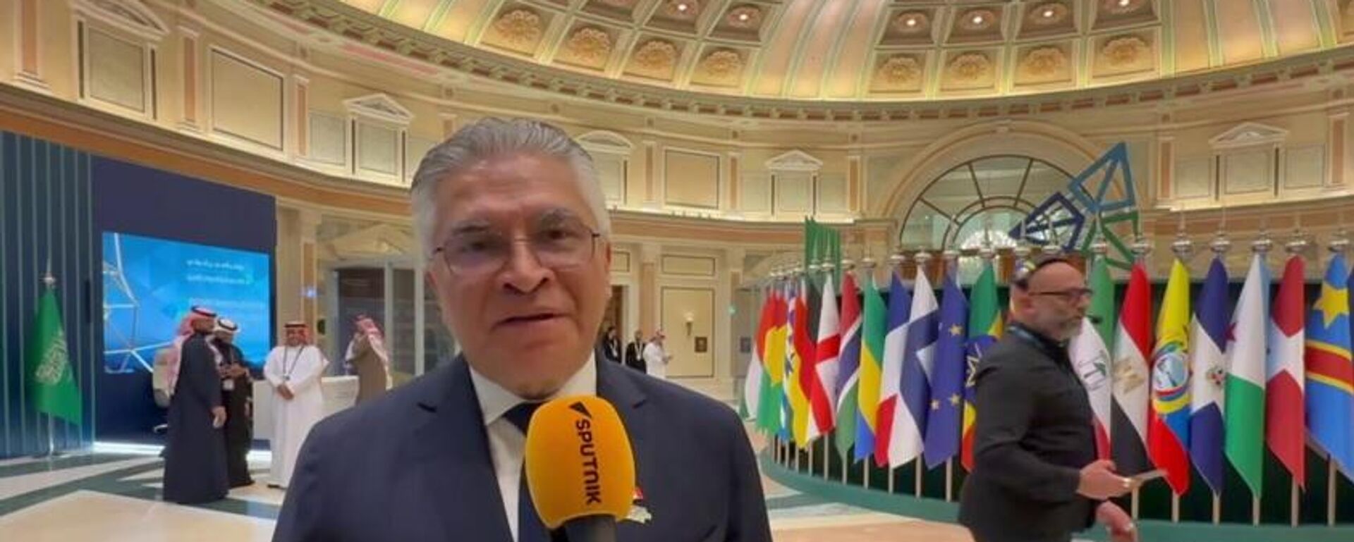 القائم بأعمال السفارة المكسيكية في السعودية، غييرمو غوتييريز نييتو، على هامش فعاليات مؤتمر التعدين الدولي في العاصمة السعودية الرياض، 13 يناير/ كانون الثاني 2026 - سبوتنيك عربي, 1920, 13.01.2026