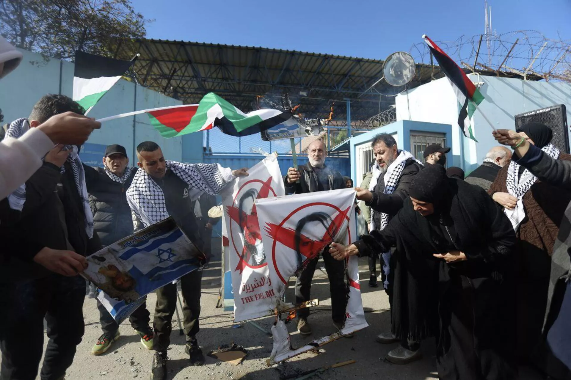 وقفة غضب أمام الأونروا في بيروت رفضا لشطب اسم فلسطين من المناهج التعليمية - سبوتنيك عربي, 1920, 14.01.2026