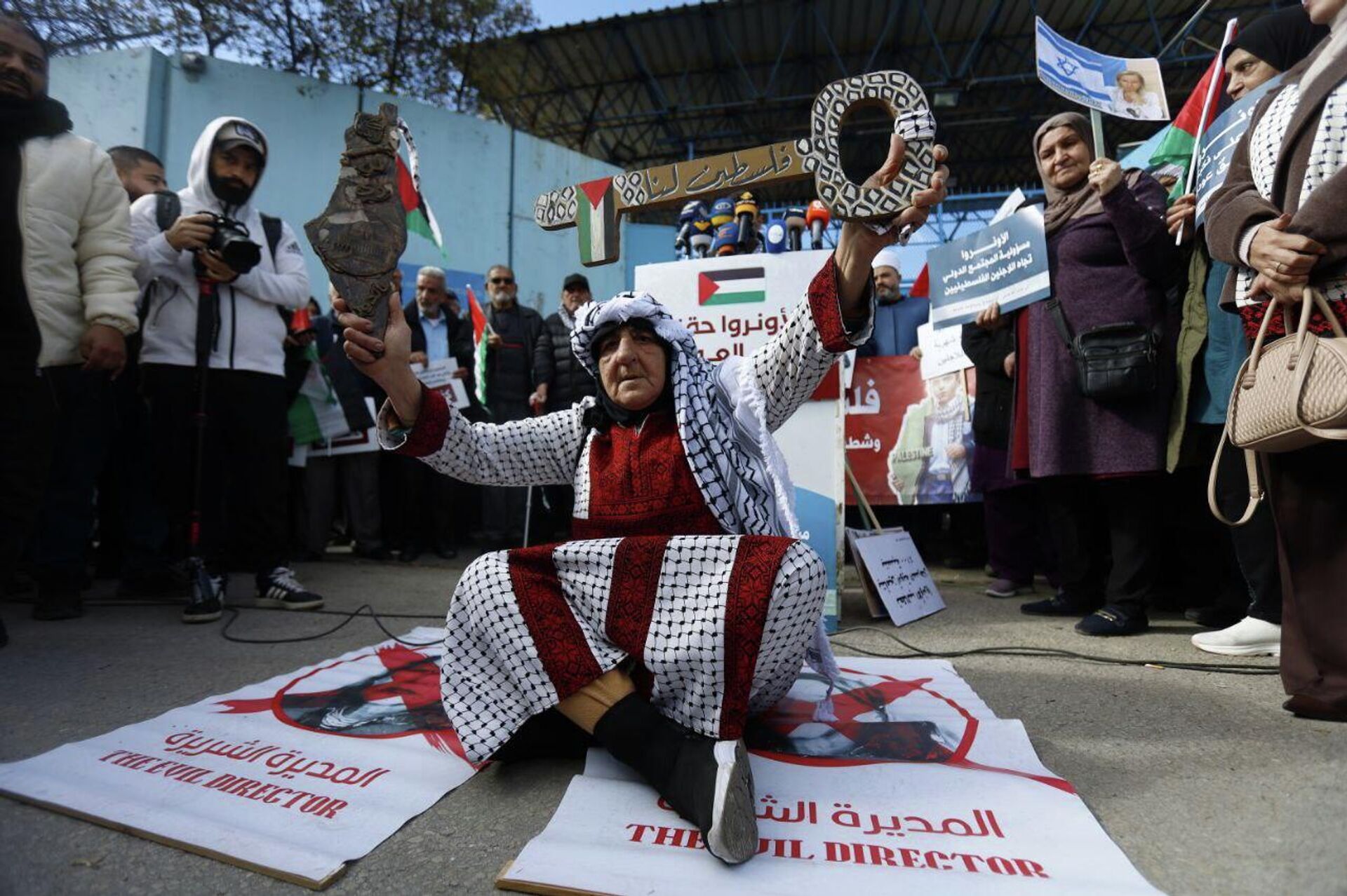 وقفة غضب أمام الأونروا في بيروت رفضا لشطب اسم فلسطين من المناهج التعليمية - سبوتنيك عربي, 1920, 14.01.2026