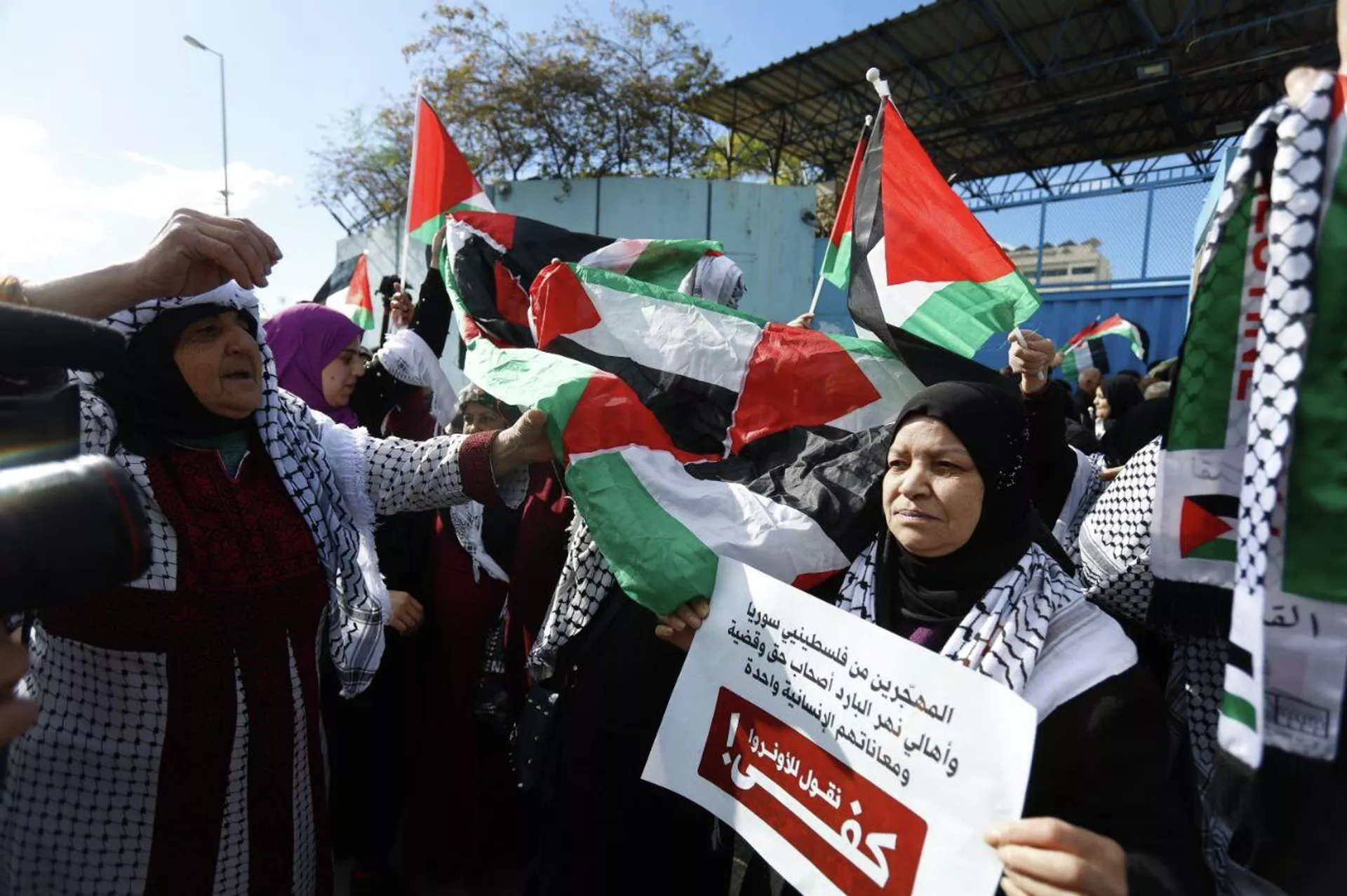 وقفة غضب أمام الأونروا في بيروت رفضا لشطب اسم فلسطين من المناهج التعليمية - سبوتنيك عربي, 1920, 14.01.2026