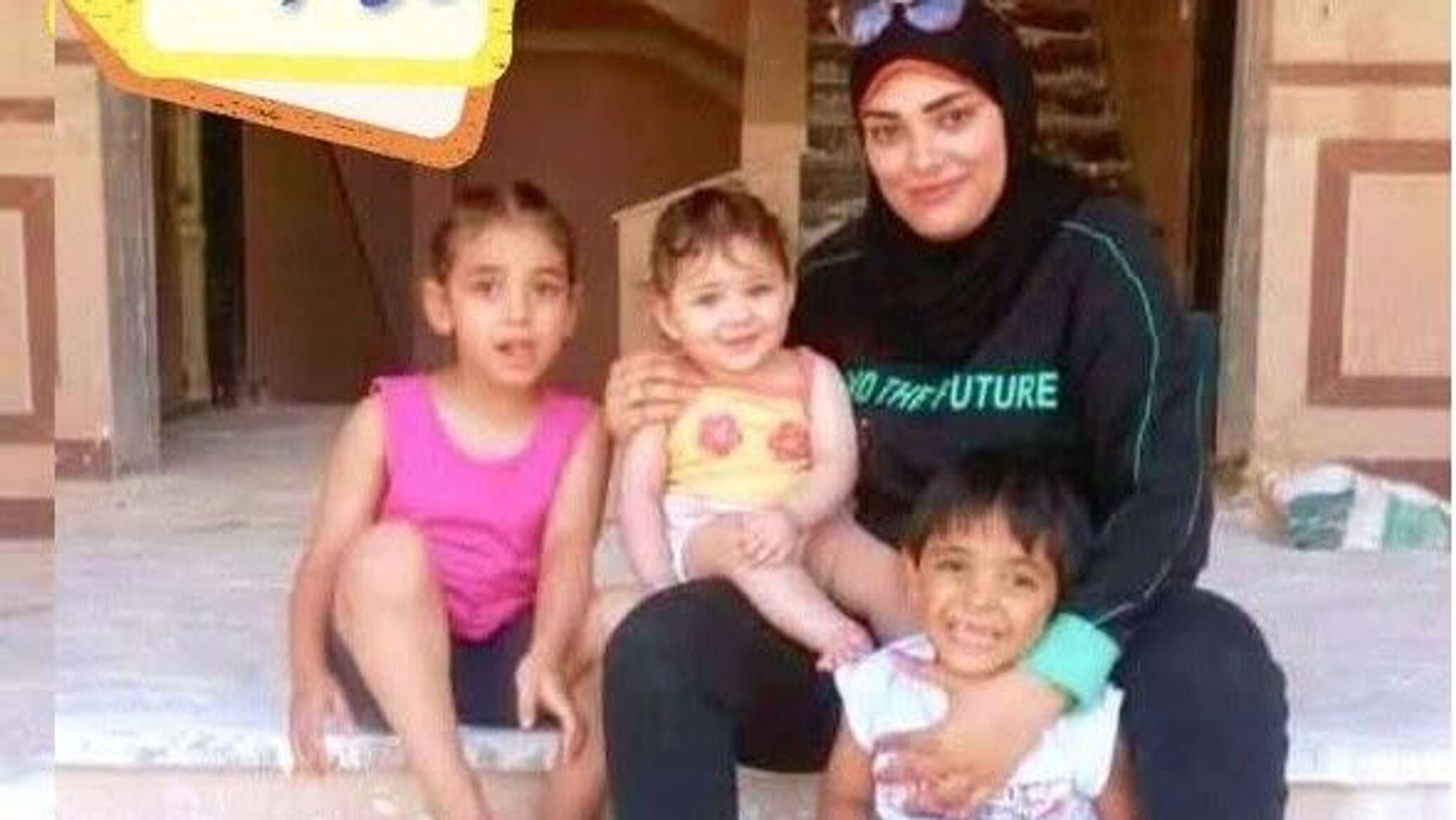 نساء في مهن الرجال.."أم فارس" أول كهربائية تأسيس في مصر.. صور