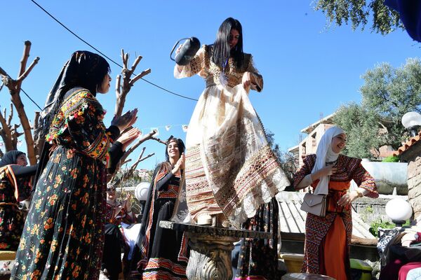 احتفالات بشهر يناير/كانون الثاني، أول شهور التقويم الأمازيغي،  في تيزي وأوزو، في الجزائر. - سبوتنيك عربي