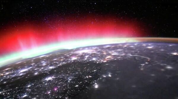 صورمن وكالة استكشاف الفضاء، اليابانية، تظهر ألوان الشفق القطبي فوق الأرض. - سبوتنيك عربي