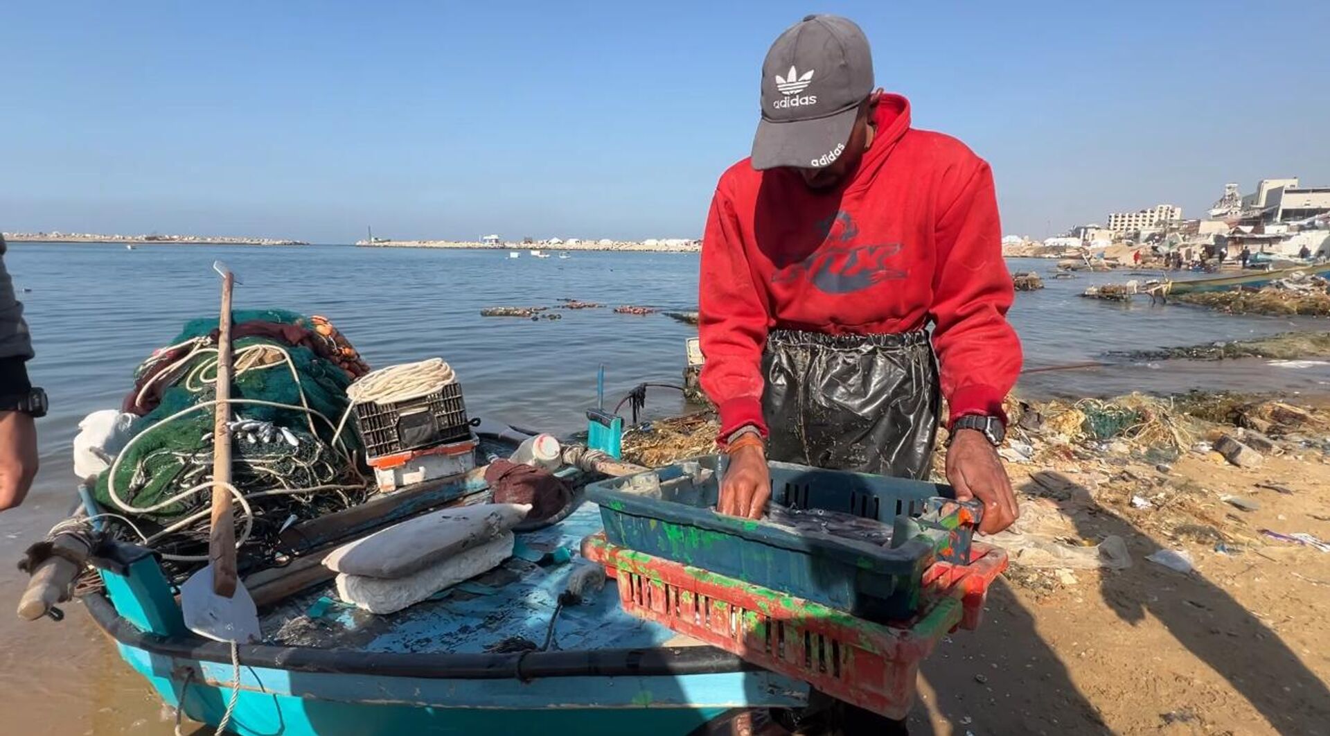 ترميم المراكب المدمرة في غزة يعيد الصيد ويجلب الخطر
 - سبوتنيك عربي, 1920, 16.01.2026