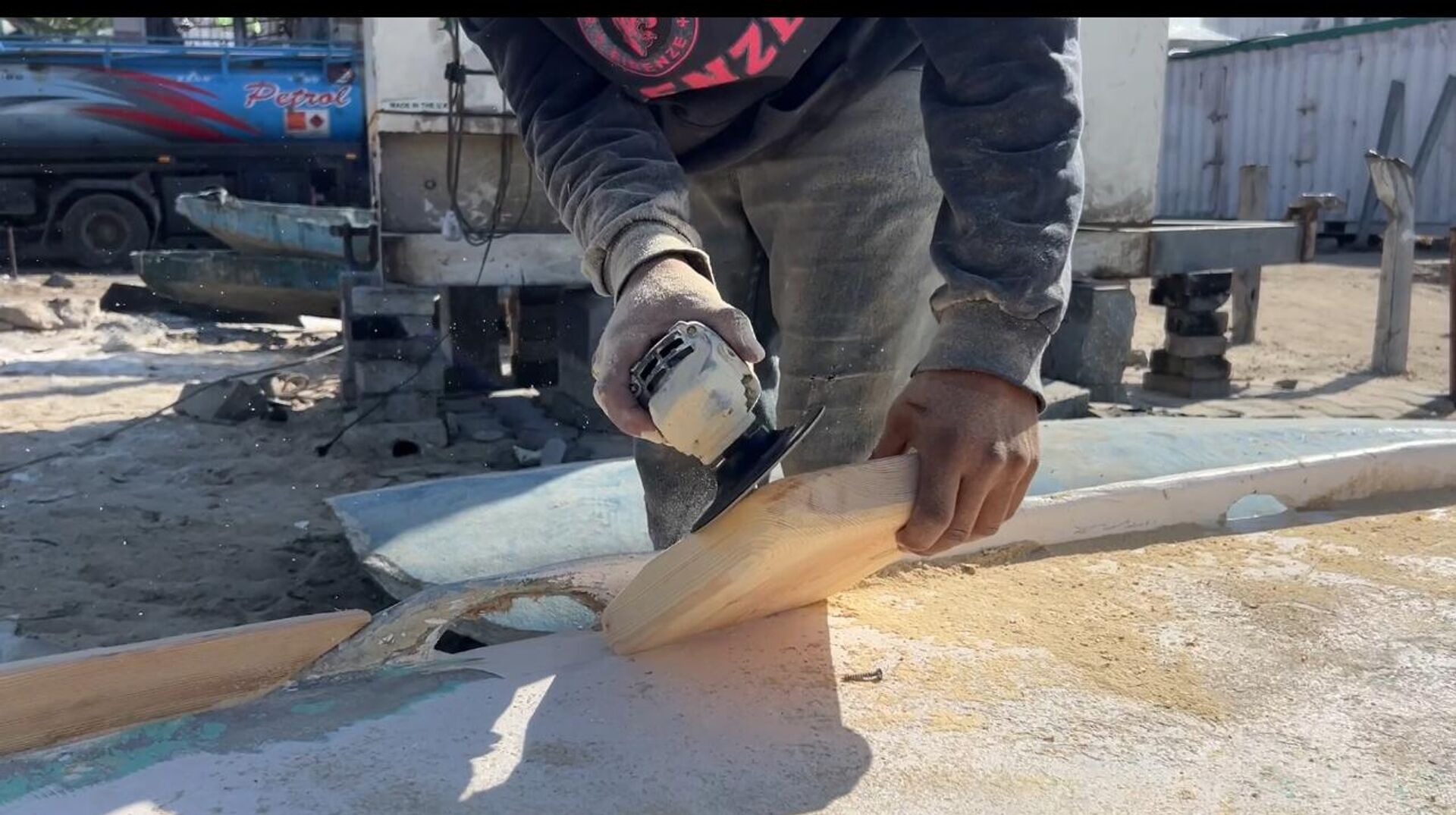 ترميم المراكب المدمرة في غزة يعيد الصيد ويجلب الخطر
 - سبوتنيك عربي, 1920, 16.01.2026