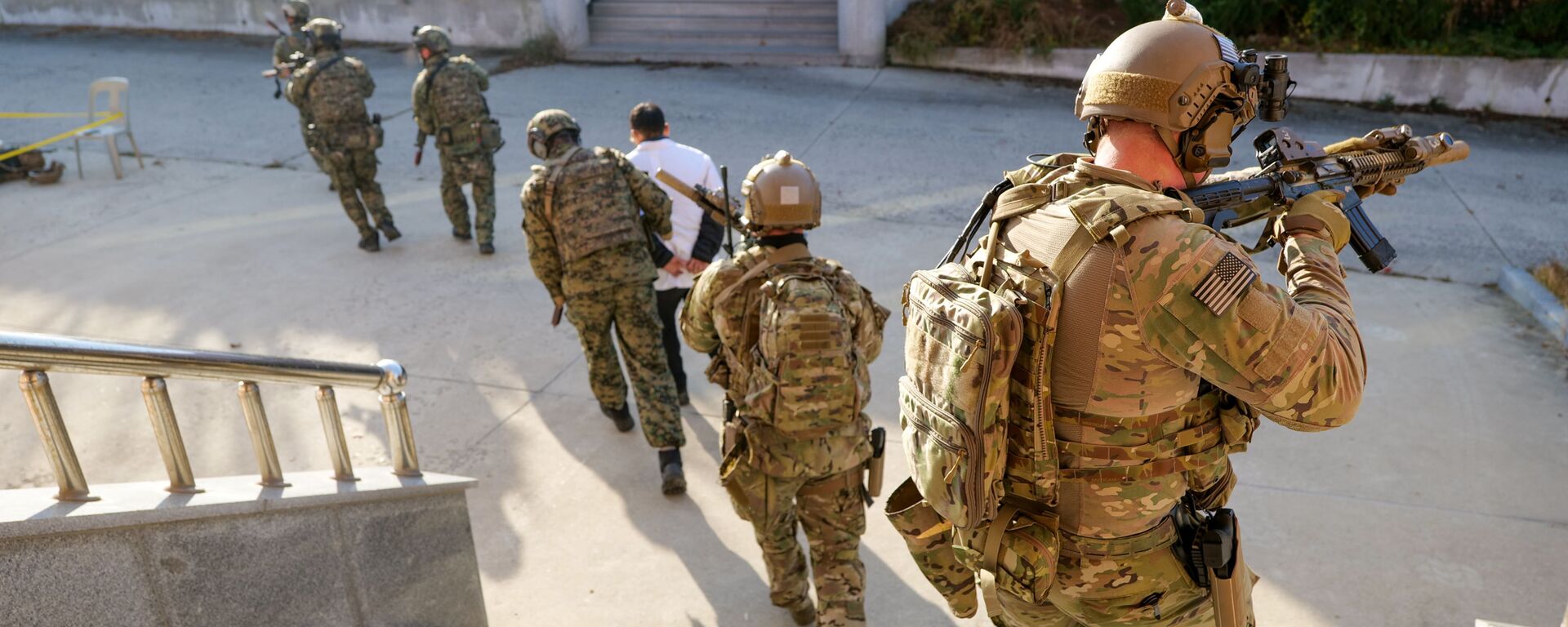 Special Operations Command Korea service members conduct close quarters battle training with their Republic of Korea Special Warfare Command counterparts at Kunsan Air Force Base, South Korea, Nov. 11, 2019 - سبوتنيك عربي, 1920, 16.01.2026