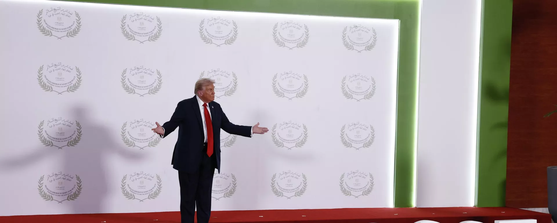 الرئيس الأمريكي دونالد ترامب خلال مشاركته في قمة شرم الشيخ الخاص بوقف إطلاق النار في غزة وفقا لخطته - سبوتنيك عربي, 1920, 17.01.2026