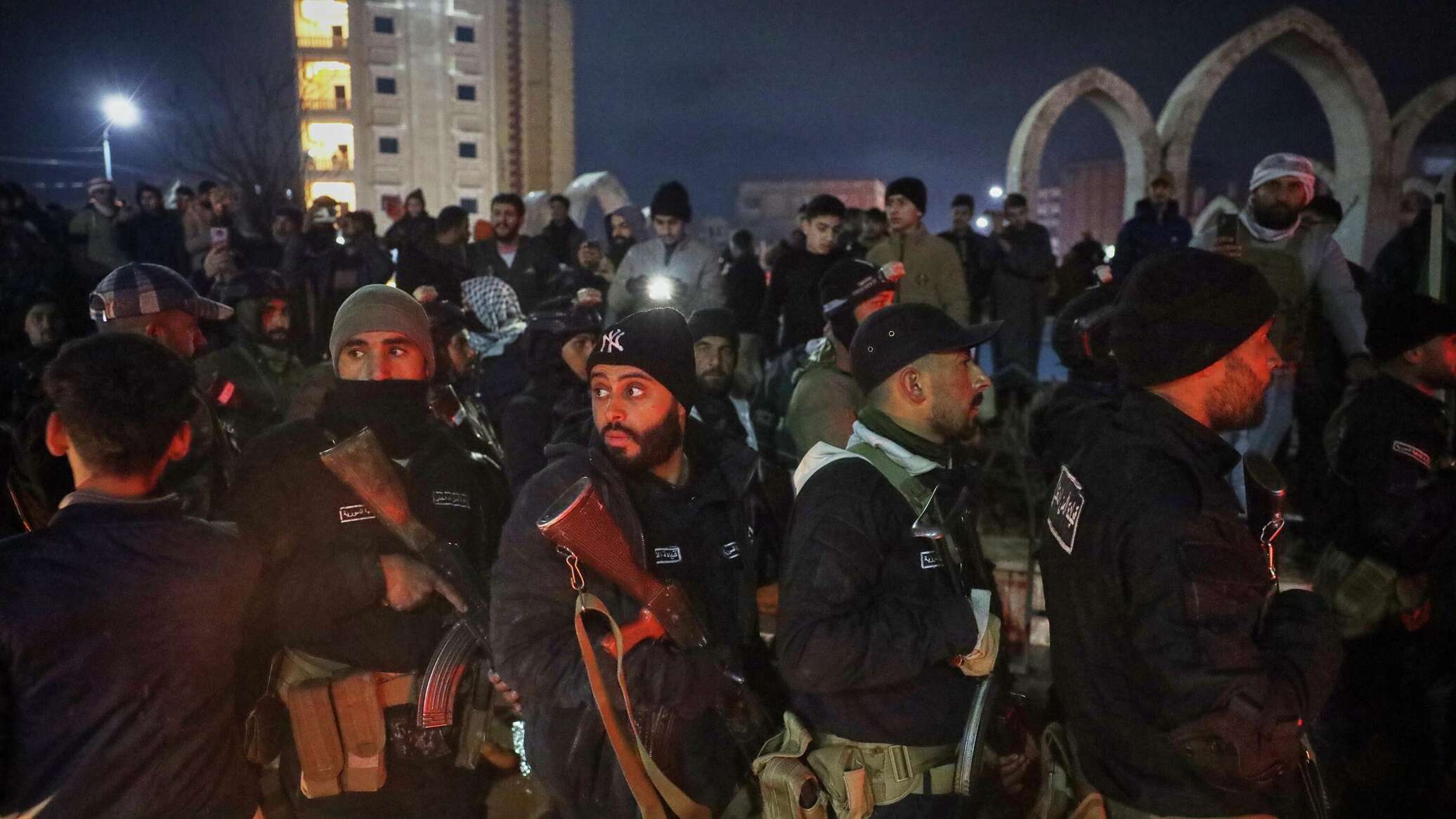 "قسد" تعلن فقدان السيطرة على سجن يضم آلاف السجناء من "داعش"... والجيش السوري يعلق