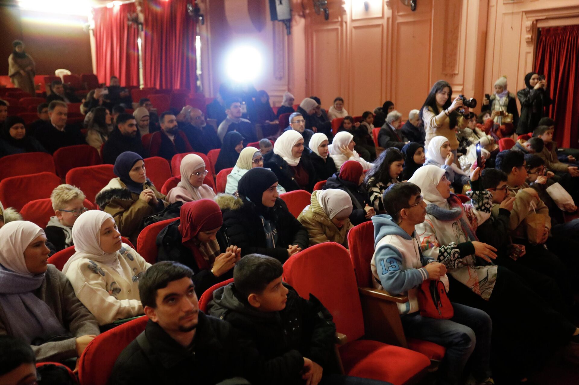 حين تشاهد السينما بالسمع.. بيروت تختتم  فعالية أسبوع سينما المكفوفين - سبوتنيك عربي, 1920, 20.01.2026