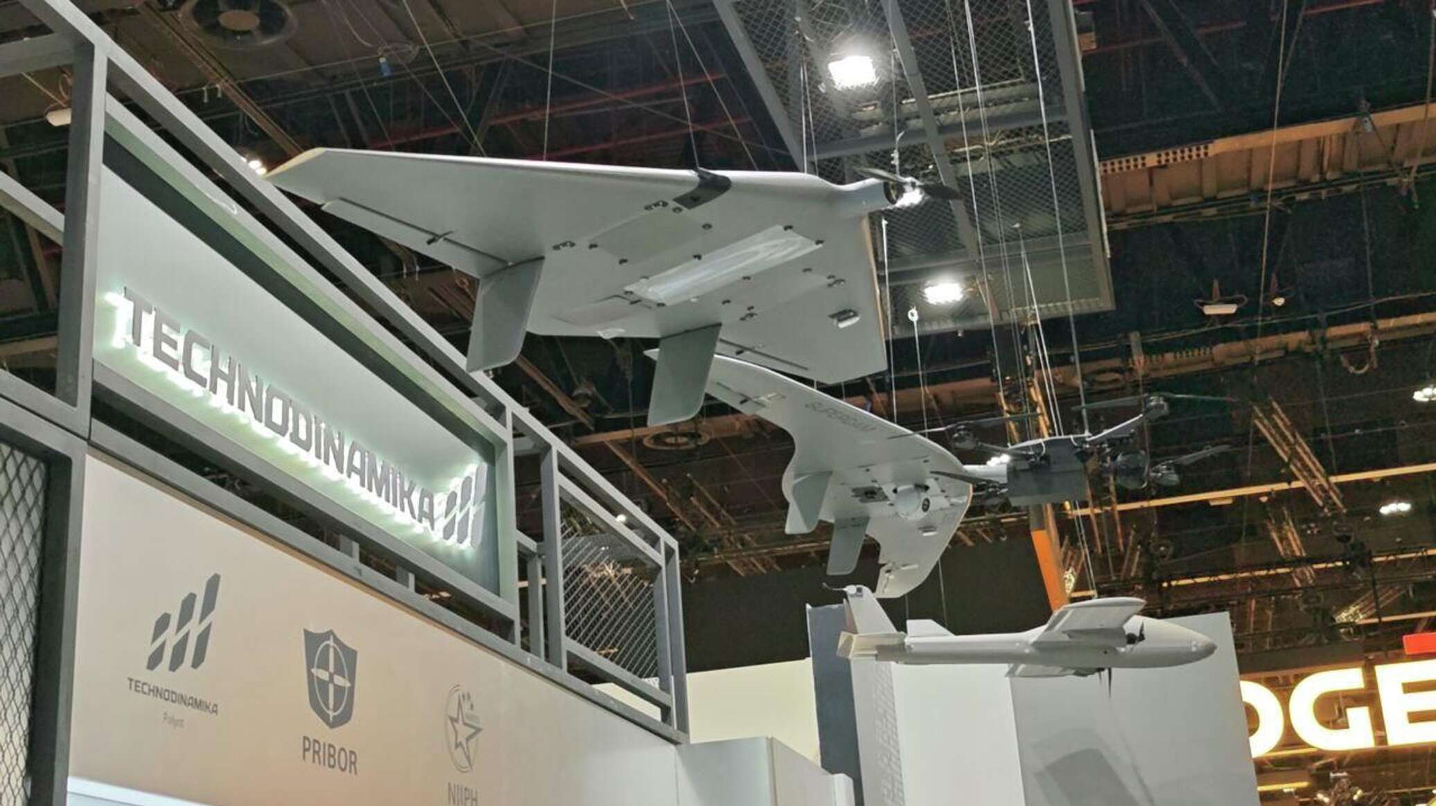 روسيا تكشف عن مسيرات "سوبر كام" المتطورة في معرض "يوميكس" بأبوظبي