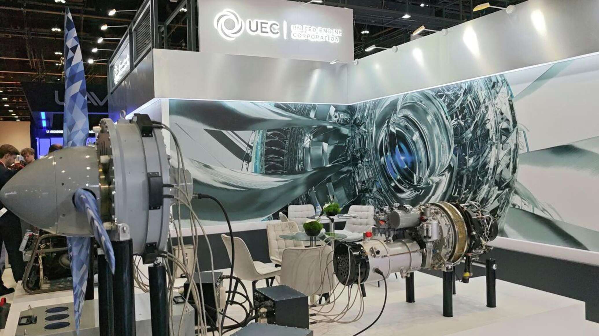 روسيا تكشف عن أحدث أنظمة الدفع الجوي في معرض "يوميكس" بأبوظبي