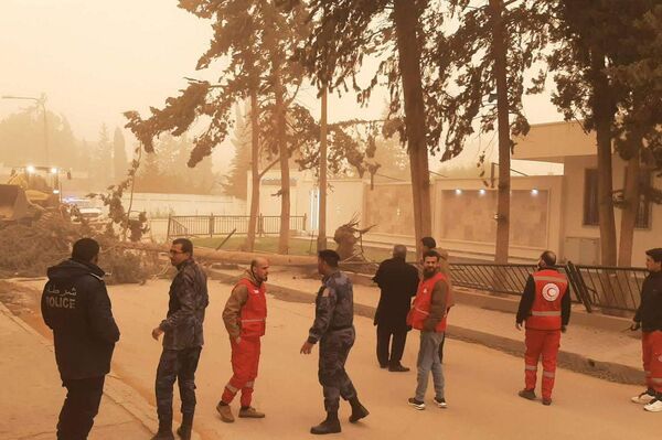 الهلال الأحمر الليبي: إخلاء أكثر من 80 أسرة في بنغازي جراء التقلبات الجوية  - سبوتنيك عربي