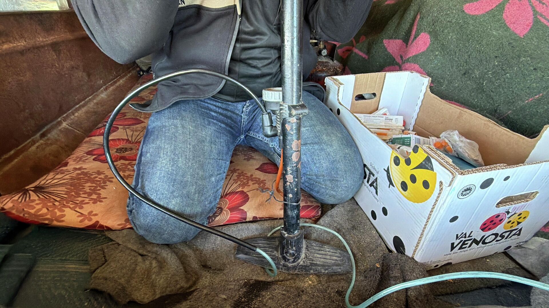 فلسطيني يصنع جهاز تنفس من منفاخ سيارات لإنقاذ حياة والدته     - سبوتنيك عربي, 1920, 21.01.2026