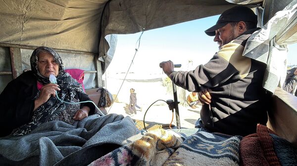 فلسطيني يصنع جهاز تنفس من منفاخ سيارات لإنقاذ حياة والدته     - سبوتنيك عربي