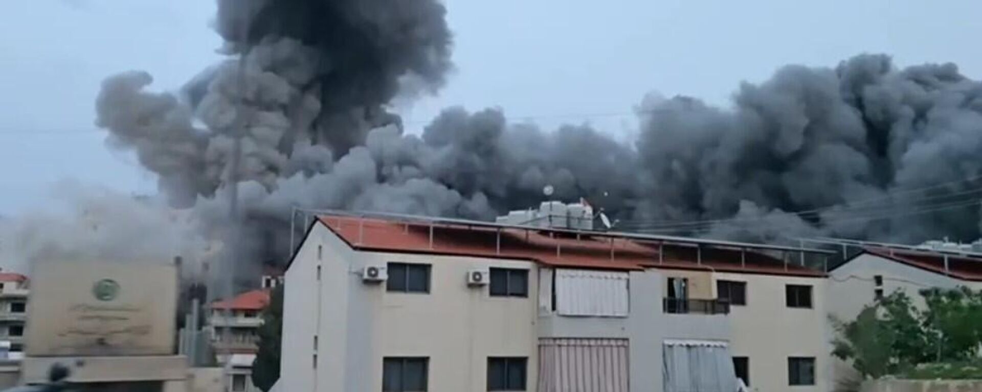 إسرائيل تشن غارات عنيفة على جنوب لبنان ودمار هائل - سبوتنيك عربي, 1920, 21.01.2026