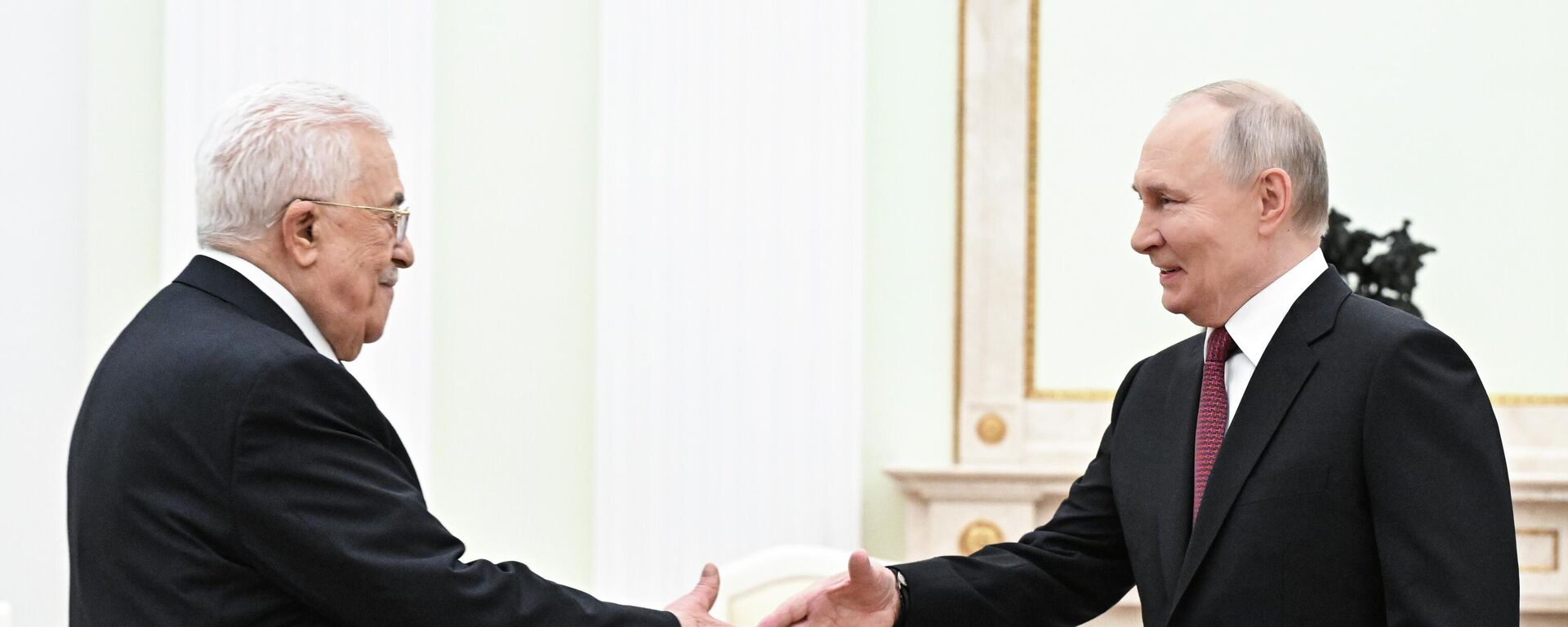 الرئيس الروسي فلاديمير بوتين والرئيس الفلسطيني محمود عباس يجريان محادثات في الكرملين  - سبوتنيك عربي, 1920, 22.01.2026
