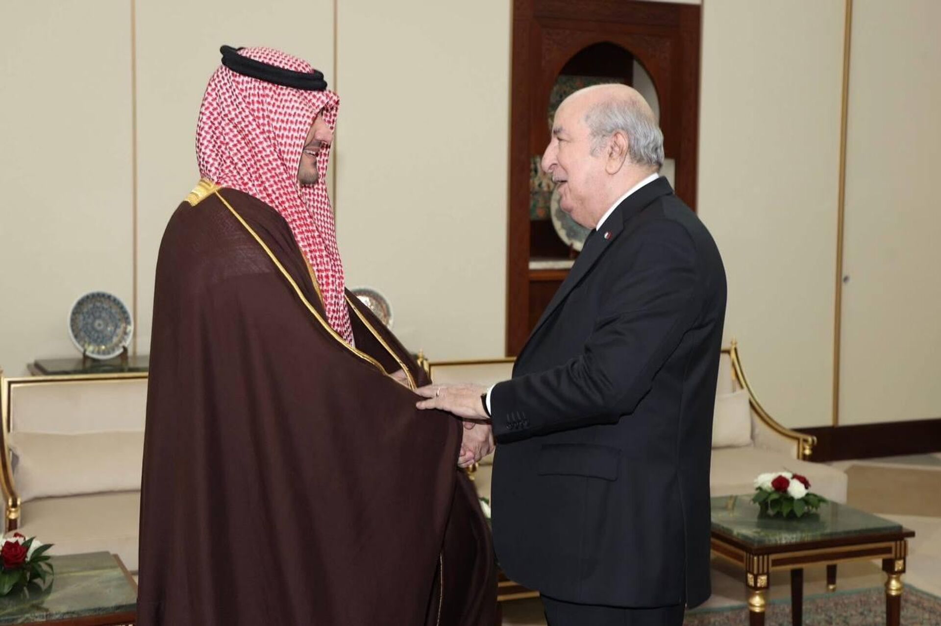 وزير الداخلية السعودي، الأمير عبد العزيز بن سعود، يلتقي الرئيس الجزائري، عبد المجيد تبون، في الجزائر - سبوتنيك عربي, 1920, 22.01.2026