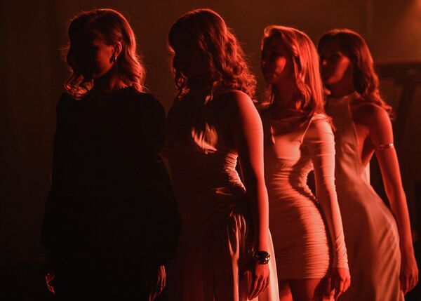 صورة تجمع أربع شابات من بين المشاركات في نهائي مسابقة "ملكة جمال طلاب موسكو". - سبوتنيك عربي