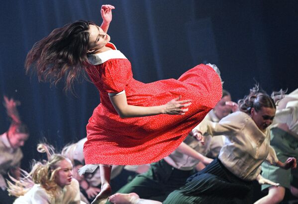 لقطة لفتاة خلال نهائي مسابقة "ملكة جمال موسكو". - سبوتنيك عربي