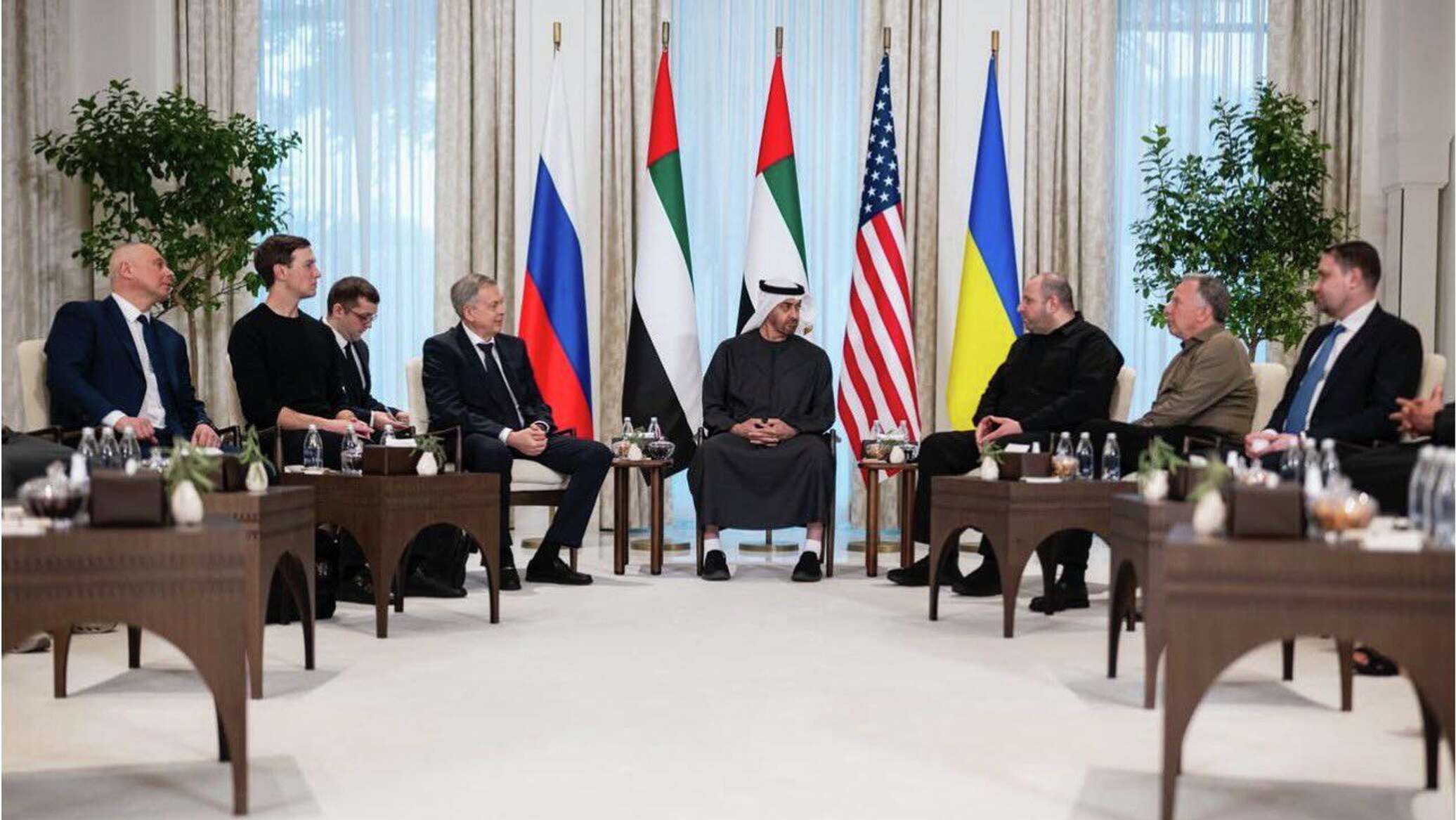 تقارير: وفود أمريكية وروسية وأوكرانية تناولت الغداء معا عقب محادثات في أبوظبي