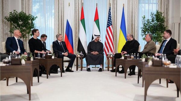 المحادثات حول أوكرانيا في أبو ظبي، رئيسي الوفدين الروسي والأوكراني، ورئيس الإمارات العربية المتحدة محمد بن زايد آل نهيان، المبعوث الخاص للرئيس الأمريكي دونالد ترامب ستيف ويتكوف وصهر ترامب، جاريد كوشنر. - سبوتنيك عربي