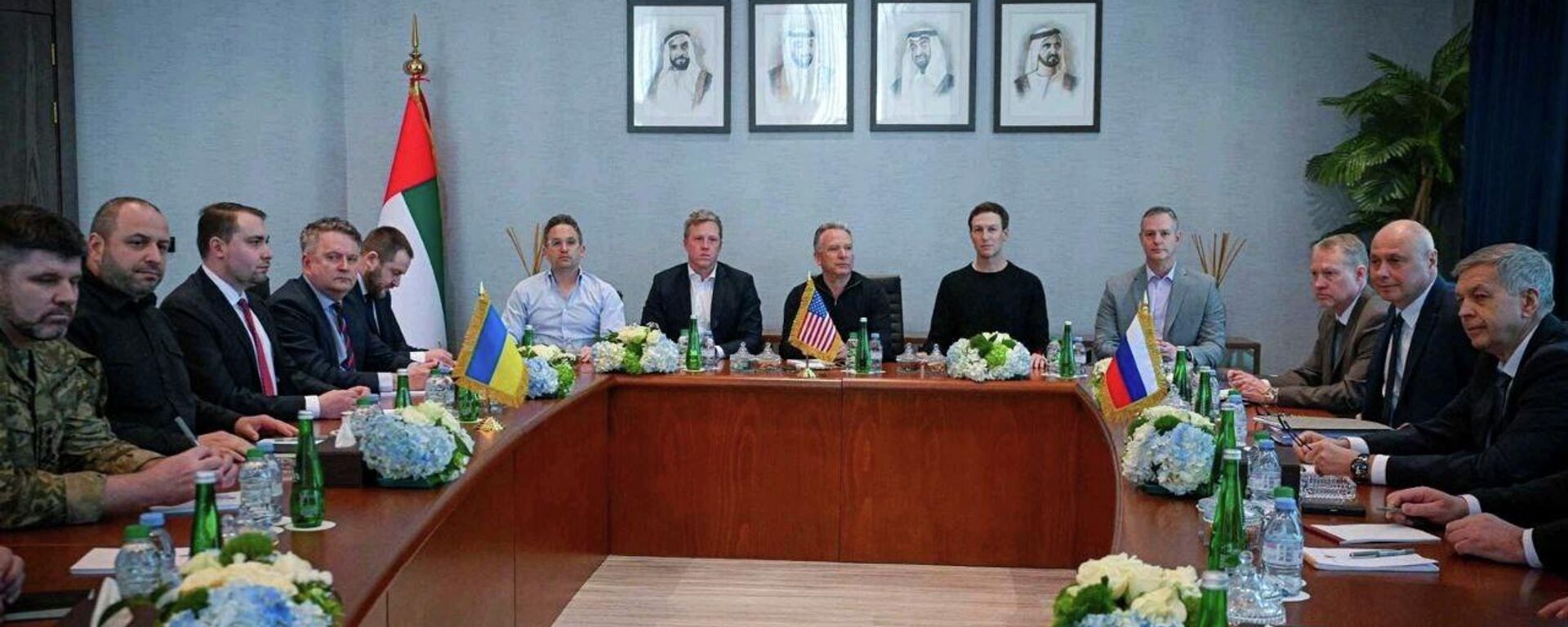 اجتماع ثلاثي لوفود من روسيا والولايات المتحدة وأوكرانيا في أبوظبي - سبوتنيك عربي, 1920, 26.01.2026