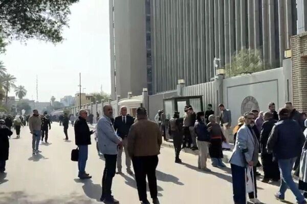 تظاهرات واعتصامات.. إلغاء المخصصات الجامعية يشعل العاصمة العراقية بغداد - سبوتنيك عربي