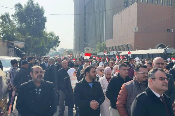 تظاهرات واعتصامات.. إلغاء المخصصات الجامعية يشعل العاصمة العراقية بغداد - سبوتنيك عربي