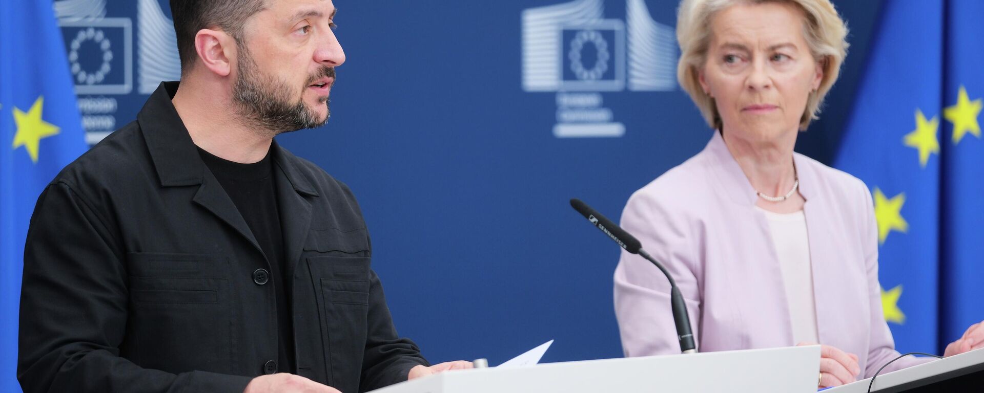 رئيسة المفوضية الأوروبية أورسولا فون دير لاين، وفلاديمير زيلينسكي - سبوتنيك عربي, 1920, 26.01.2026