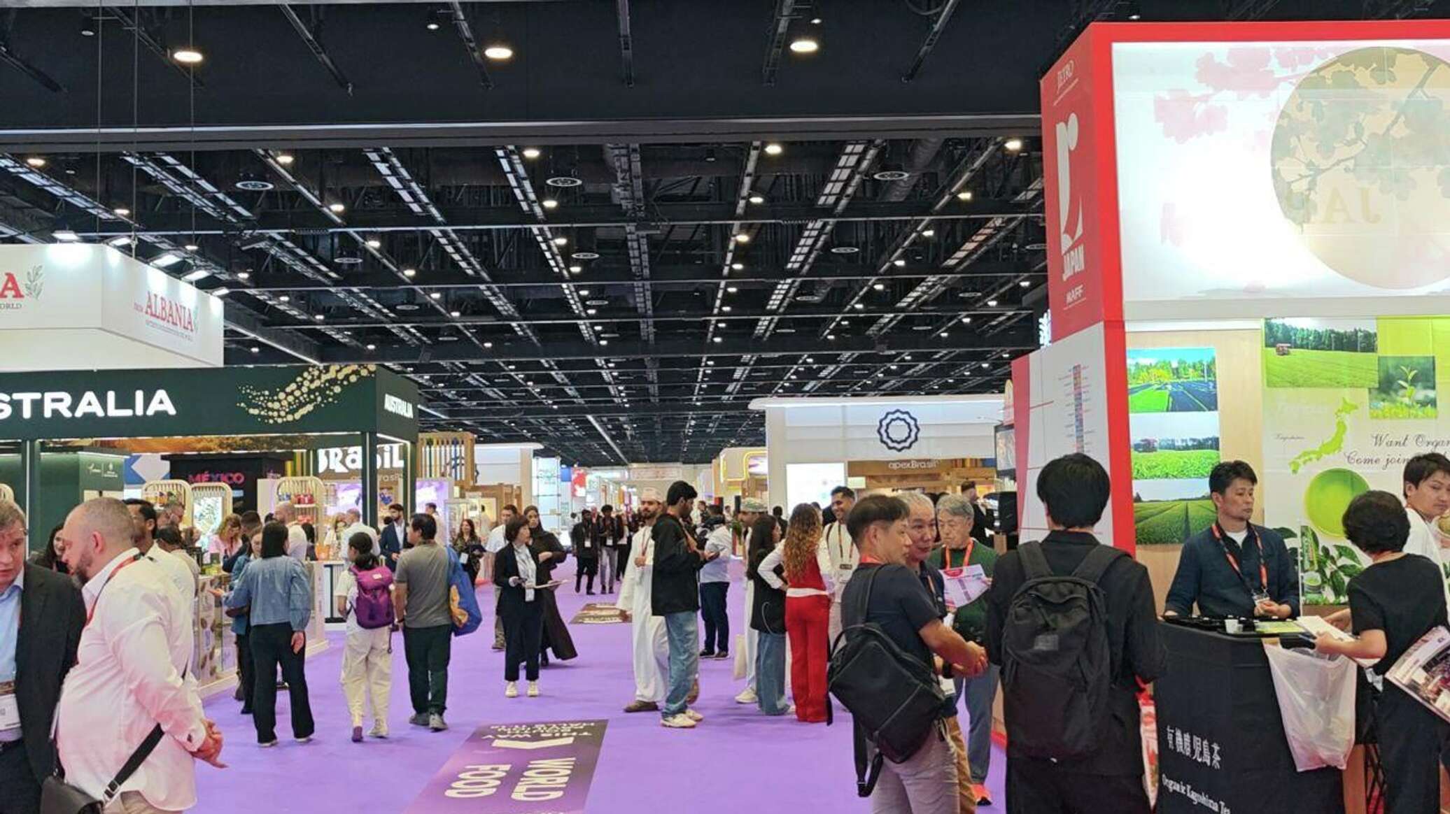 عدسة "سبوتنيك" ترصد افتتاح أكبر معرض عالمي للتجمع الغذائي في الإمارات